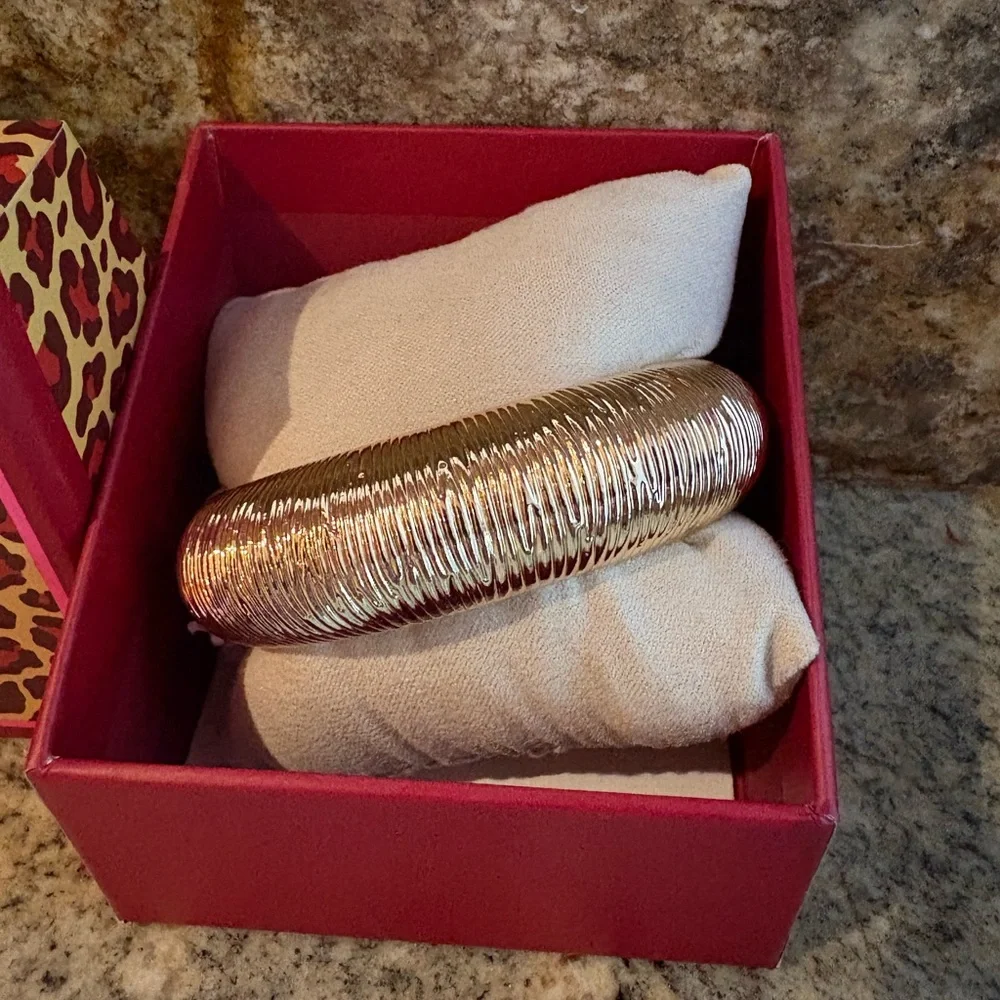 NEW House of Harlow 1960 thick gold bangle bracelet